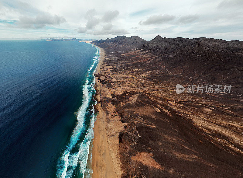 Playa de Barlovento海滩的广角鸟瞰图，富埃特文图拉，加那利群岛